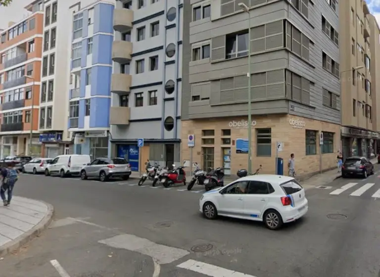 Un motorista herido grave en una colisión en Las Palmas de Gran Canaria