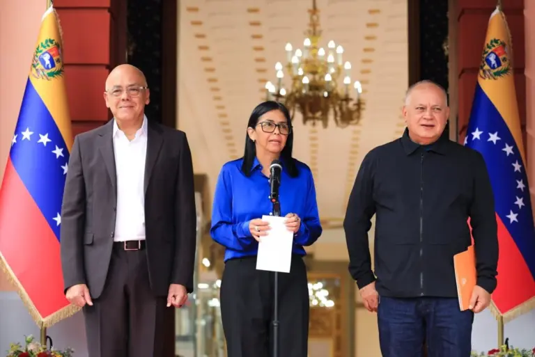 Trump admite «avances significativos» en Venezuela tras hablar por teléfono con Delcy Rodríguez