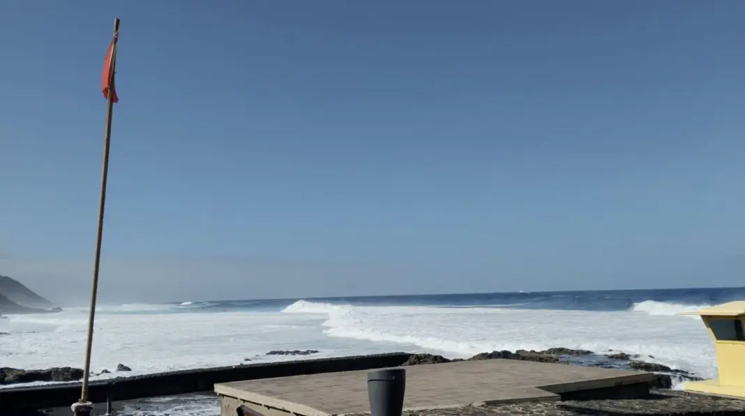 La bandera roja ondea en la costa del municipio de La Laguna en (Tenerife) / Ayuntamiento de La Laguna