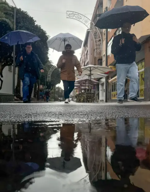 Fin de semana de frío, viento y olas en Canarias