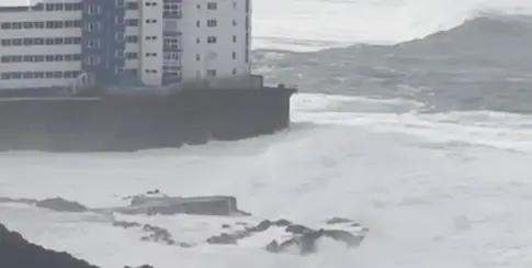 Buscan a una mujer que cayó al mar en Mesa del Mar (Tenerife)