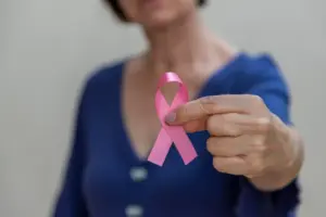 Especialistas analizan en Tenerife los avances en el tratamiento del cáncer de mama en mujeres jóvenes