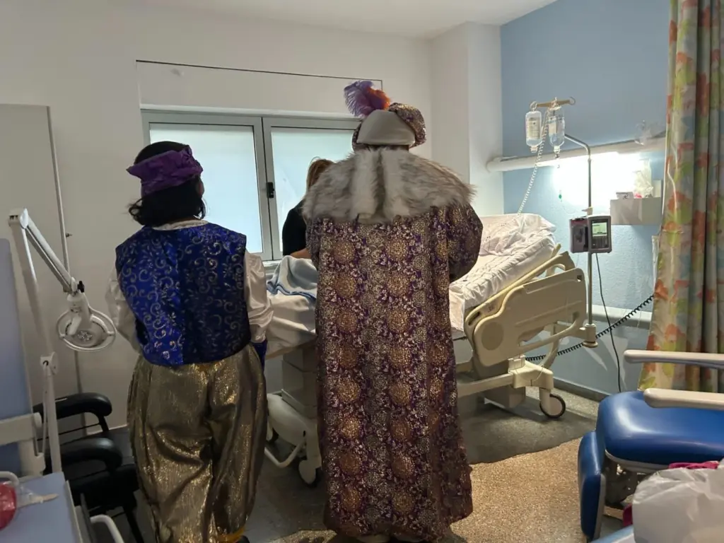 Los Reyes Magos llevan ilusión y sonrisas a los niños y niñas del Hospital Universitario La Candelaria. Gobierno de Canarias