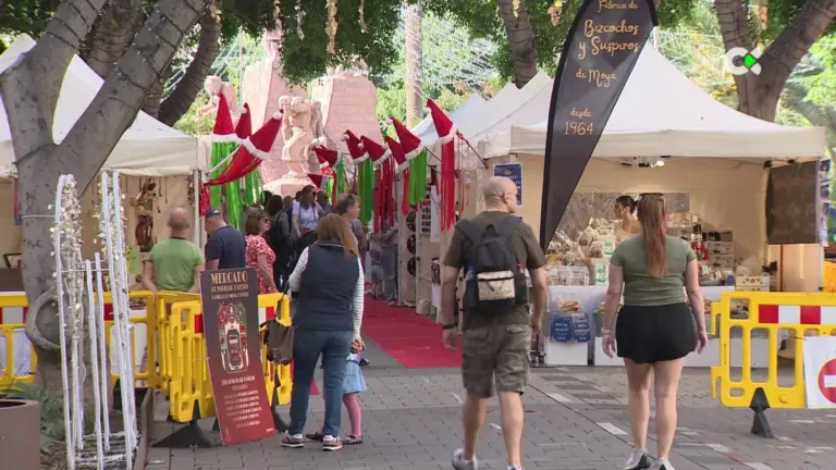 Las compras de Reyes de última hora llenan las zonas comerciales de Canarias