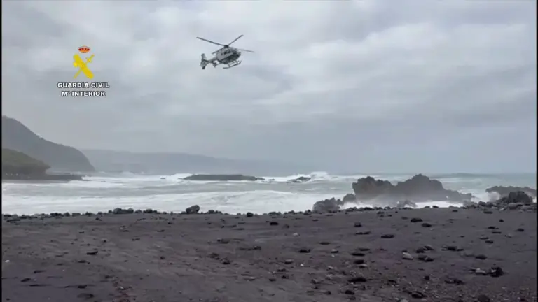 Buscan a una mujer que cayó al mar en Mesa del Mar, Tenerife