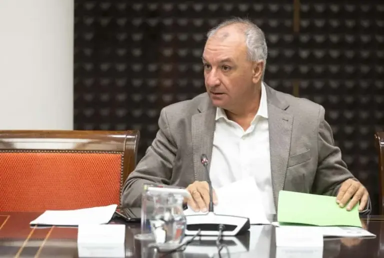 Nueva Canarias reclama reponer la bonificación al combustible profesional y la deducción fiscal por la inflación