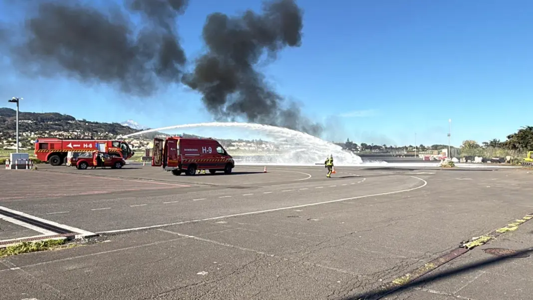 El Aeropuerto de Tenerife Norte simula un accidente aéreo con diez fallecidos y una treintena de pasajeros