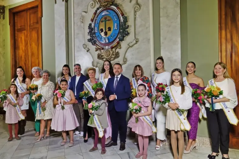 Santa Cruz de Tenerife rinde homenaje a sus Reinas del Carnaval tras una edición histórica