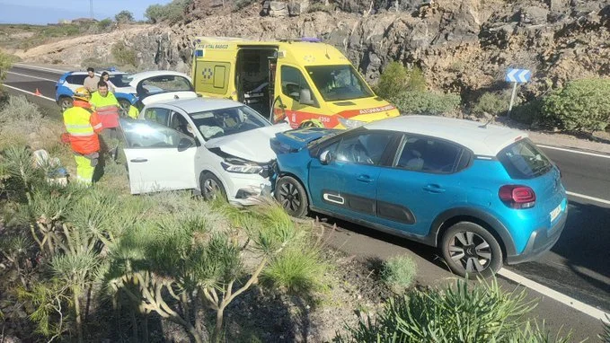 Cuatro heridos moderados en una colisión frontal en la TF-465, en Guía de Isora