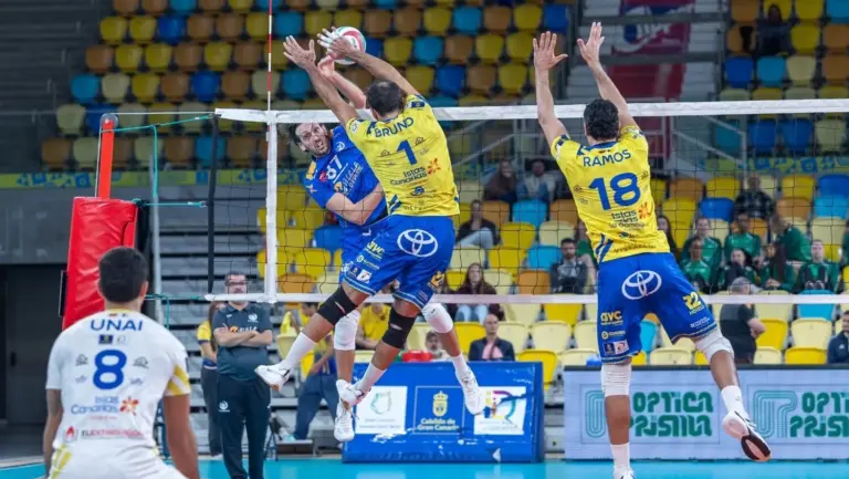 El CV Guaguas impone su ley en el Arena