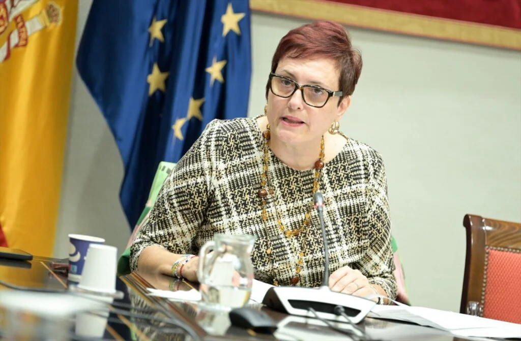 La consejera ha iniciado su intervención para informar, a petición de CC, de las acciones de prevención y lucha contra la violencia de género