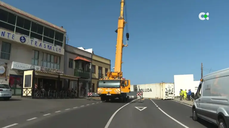 Vuelca un camión en la TF-42, Tenerife