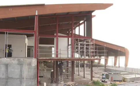 Valverde confía en abrir sus piscinas cubiertas antes de final de año