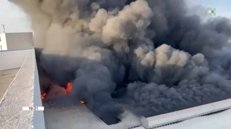 Arden 10 guaguas de la empresa concesionaria del transporte interurbano en Lanzarote