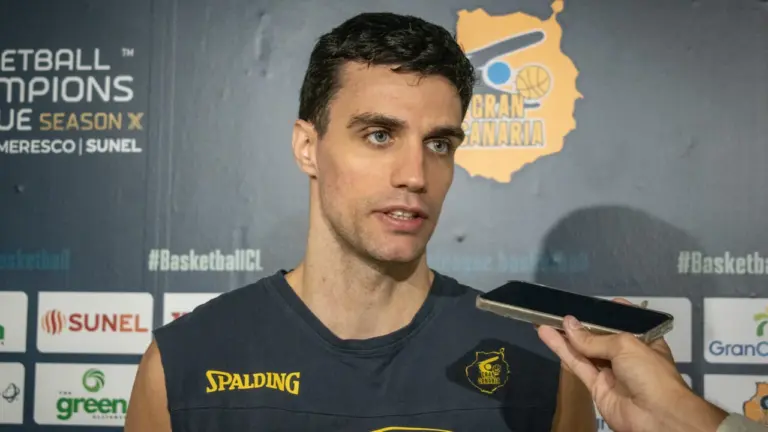 Carlos Alocén: «La mentalidad del vestuario no es otra que la de sacar esto adelante»