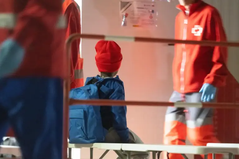 Casi 1.000 menores migrantes han sido reubicados a la península