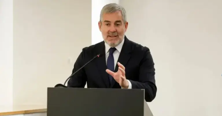 Clavijo lamenta que Aena se gestione como un «cortijo personal» e insta a aplicar el modelo de los puertos