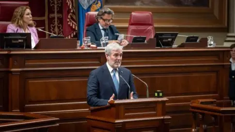 Clavijo logra solo el apoyo de los grupos de gobierno para negociar el ‘Decreto Canarias»