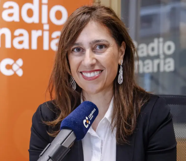 Elena Falcón lidera el directo del fin de semana en La Radio Canaria al frente de ‘Tiempo de Alisios’