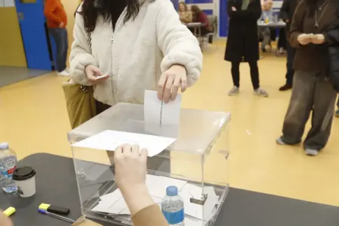 Los aragoneses están llamados a las urnas para elegir a sus diputados en las Cortes