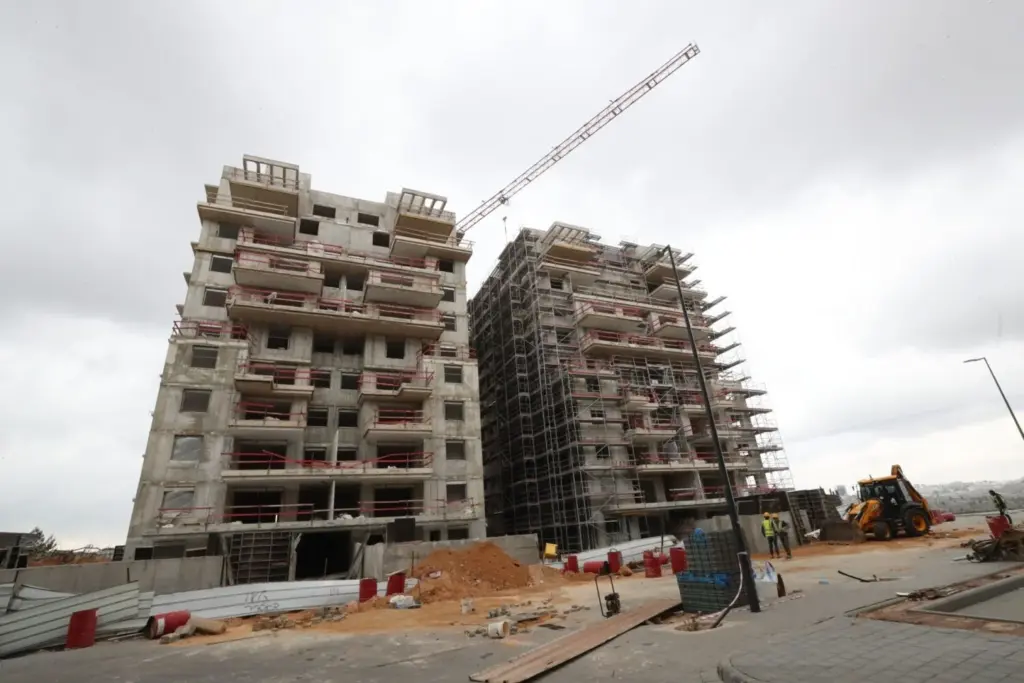 Un edificio en construcción en el asentamiento de Givat Zeev / Archivo / Europa Press
