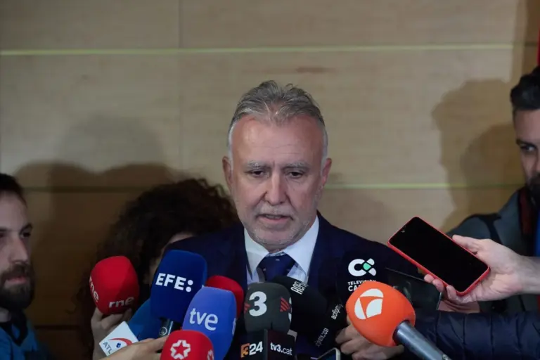 Torres anuncia otros tres millones para completar las 10.000 exhumaciones pendientes