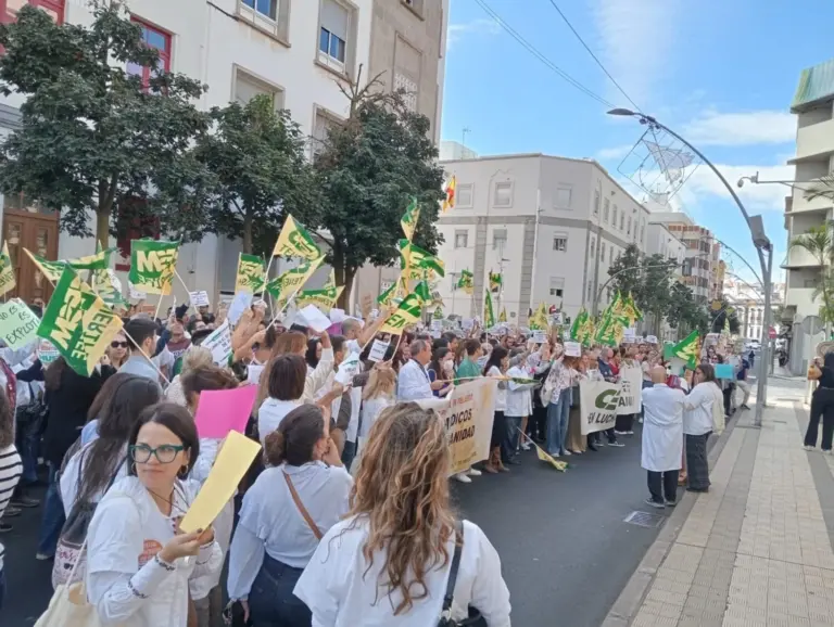 Los médicos canarios ven «abusivos» los servicios mínimos y vuelven a la huelga para exigir un Estatuto Marco propio