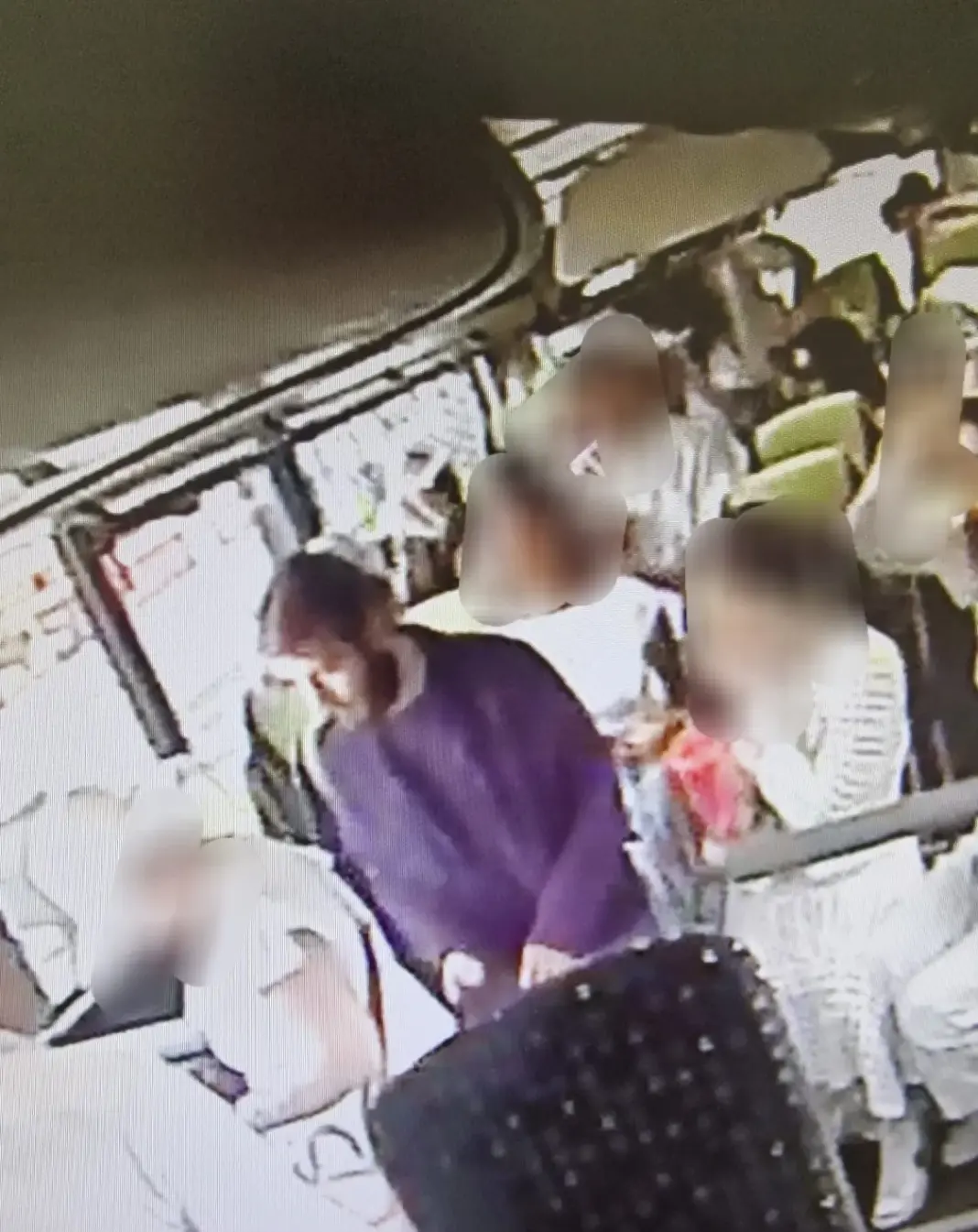 Divulgan fotos de Airam bajando de una guagua en la capital palmera el día que desapareció