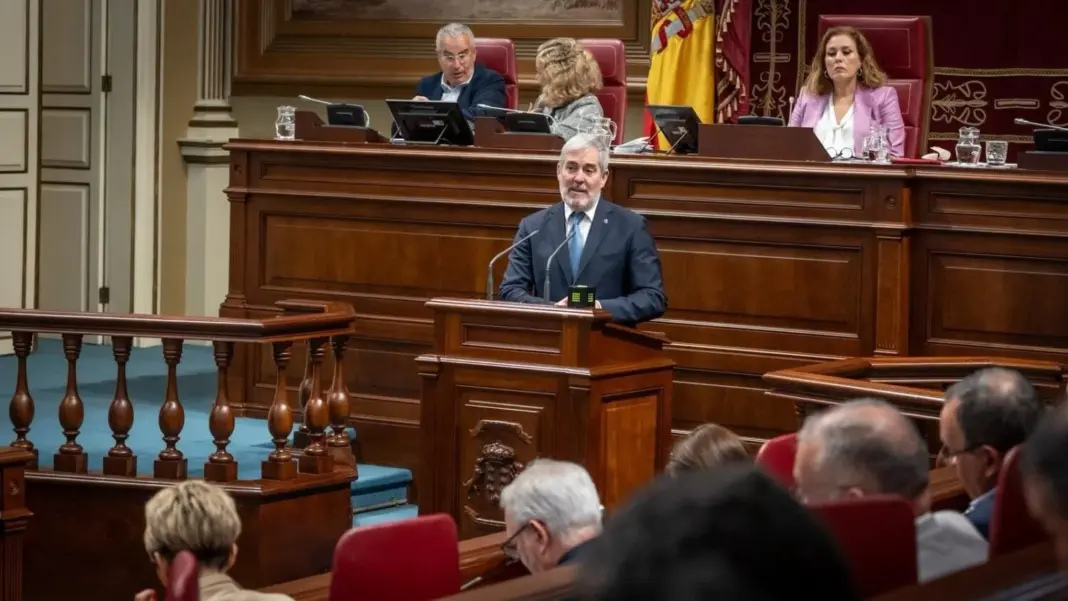 El Pleno del Parlamento de Canarias celebra la sesión de tarde