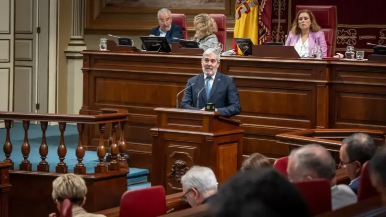 El Pleno del Parlamento de Canarias celebró la sesión de tarde