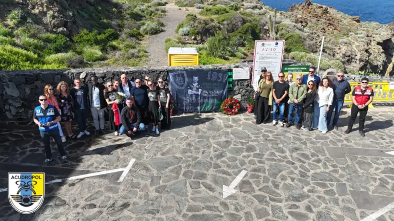 Rinden homenaje a Arek, el polaco desaparecido en el mar en Tenerife hace un año