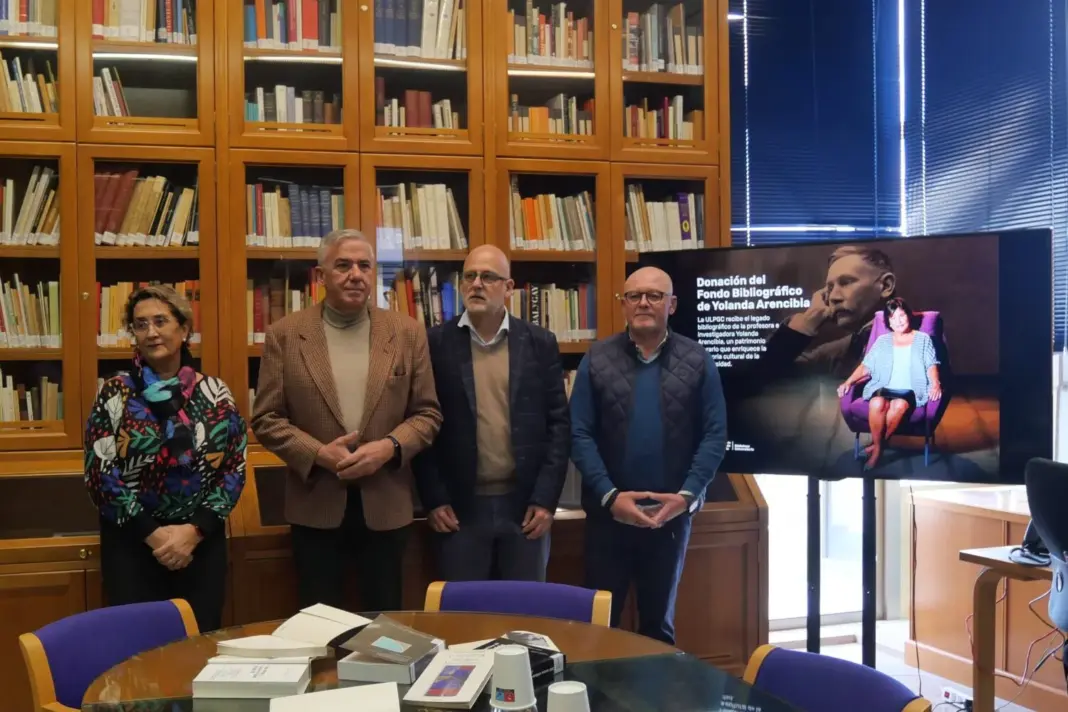 La Biblioteca de la Universidad de Las Palmas recibe más de 2.400 libros de Yolanda Arencibia