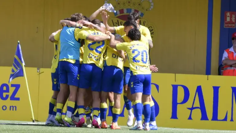 2-0 | Las Palmas Atlético domina y sentencia al Rayo Vallecano B
