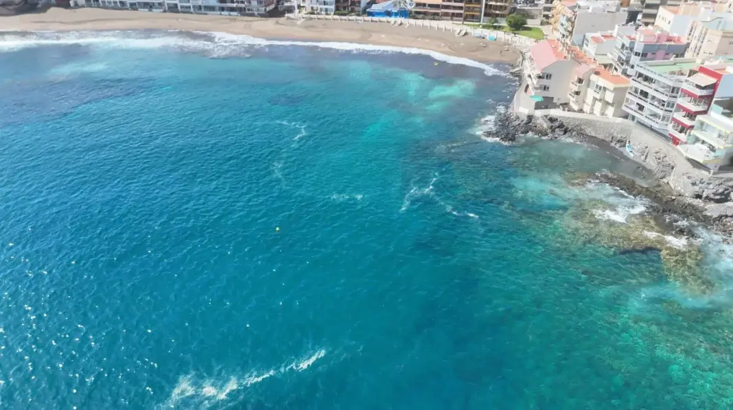 Manchas aparecidas en la costa de Telde. Imagen Ayuntamiento de Telde