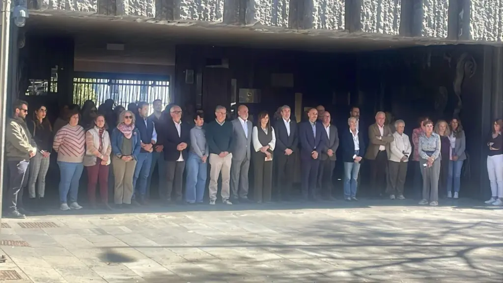 Minuto de silencio en la sede de Presidencia del Gobierno de Canarias