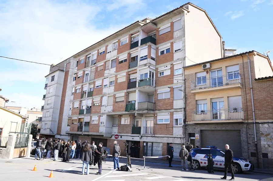 Mueren cinco jóvenes en un incendio en un bloque de pisos de Manlleu (Barcelona)