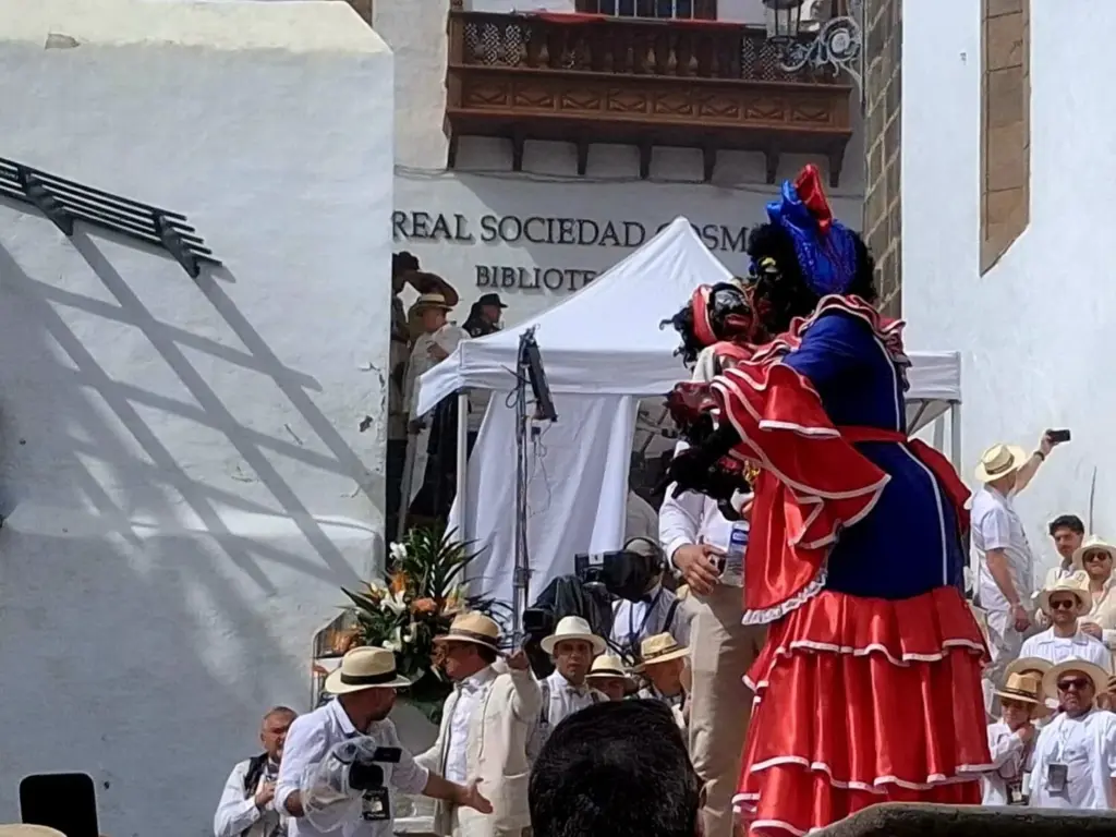 La Negra Tomasa llega al escenario principal de la Fiesta de los Indianos. Imagen RTVC