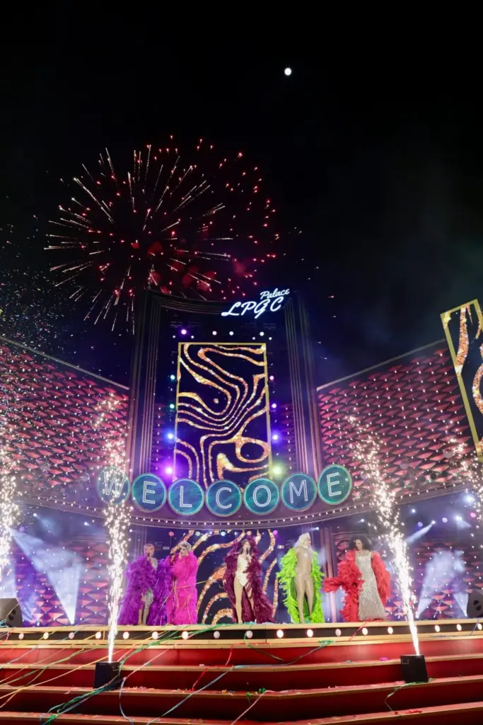 La Noche de transformistas vuelve a triunfar en el parque Santa Catalina