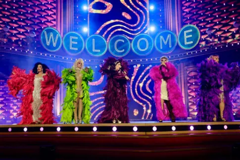 La Noche de transformistas vuelve a triunfar en el parque Santa Catalina