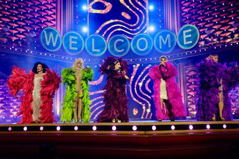 La Noche de transformistas vuelve a triunfar en el parque Santa Catalina