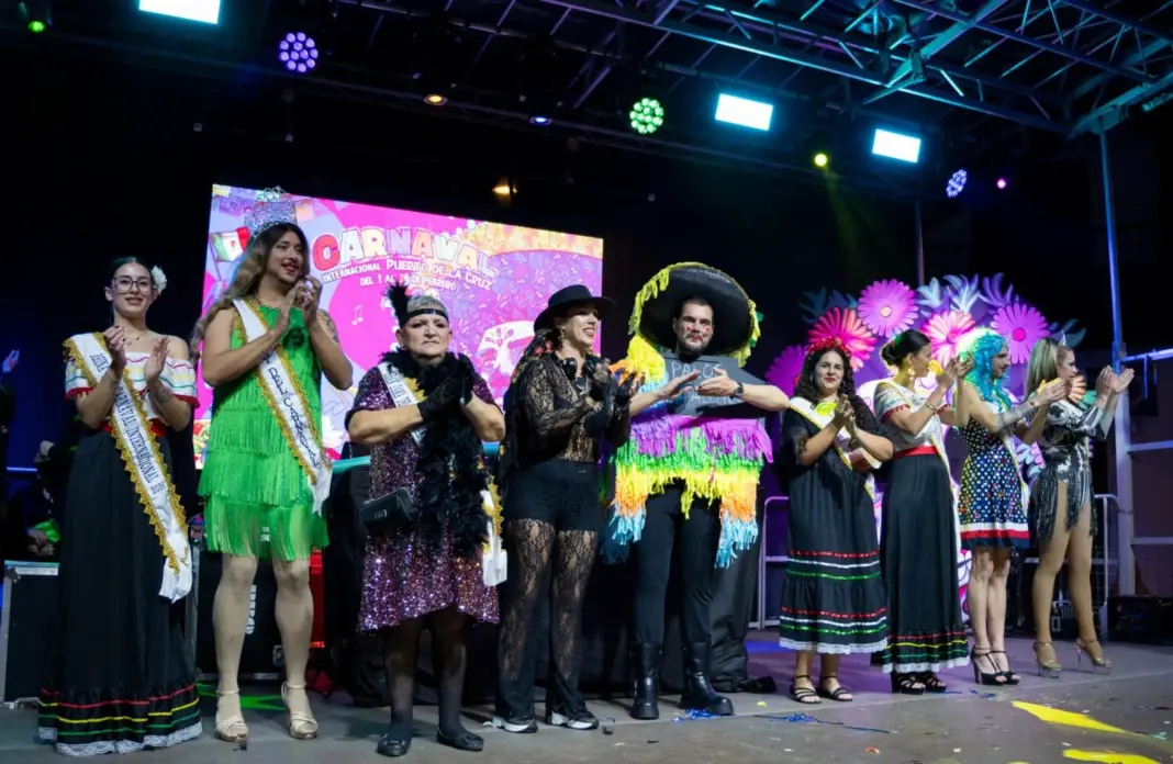 El 'Mascarita Ponte Tacón' comenzó antes de las 20:00 horas y el público se congregó para presenciar la carrera más divertida