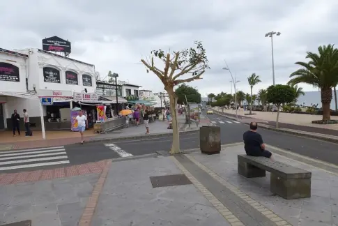 Un hombre en estado grave tras sufrir el atropello de una guagua en Tías