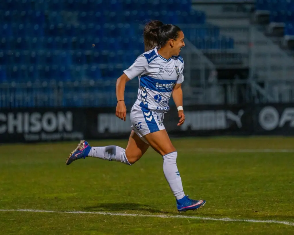 Sakina celebra el gol marcado al inicio del encuentro
