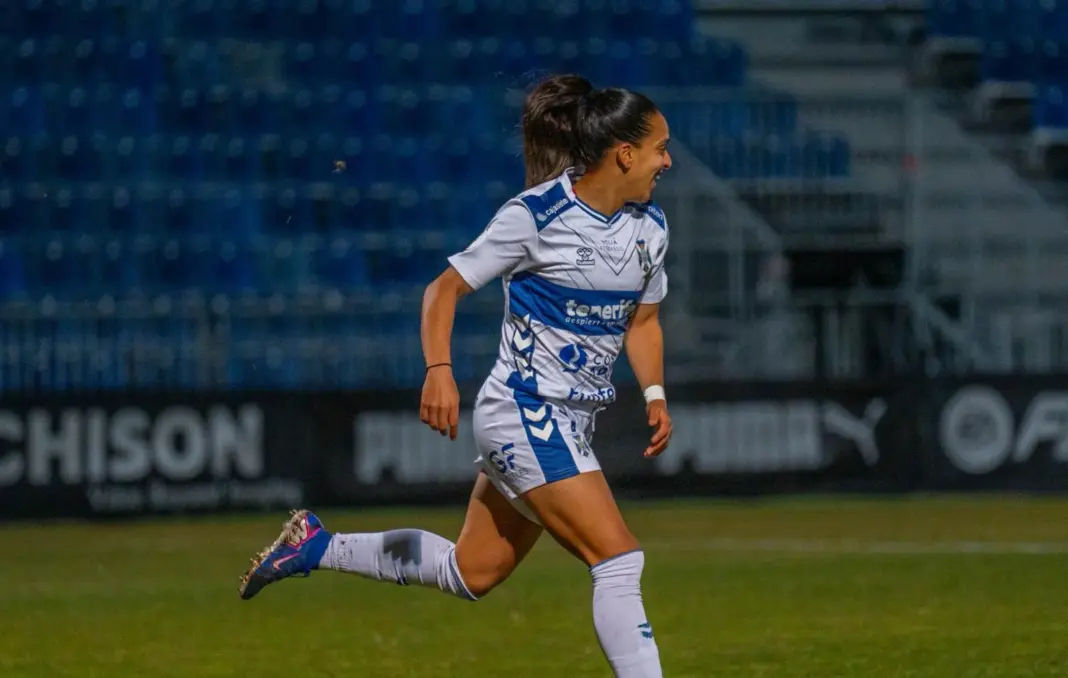 Sakina celebra el gol marcado al inicio del encuentro