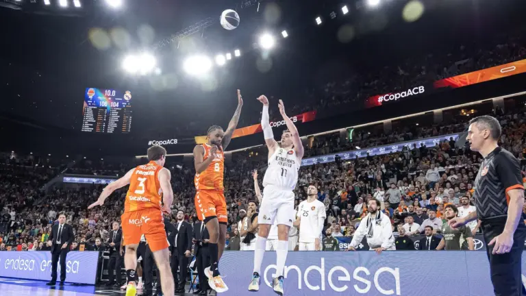 106-108 | Un letal Hezonja lleva al Real Madrid a la final ante un combativo Valencia Basket