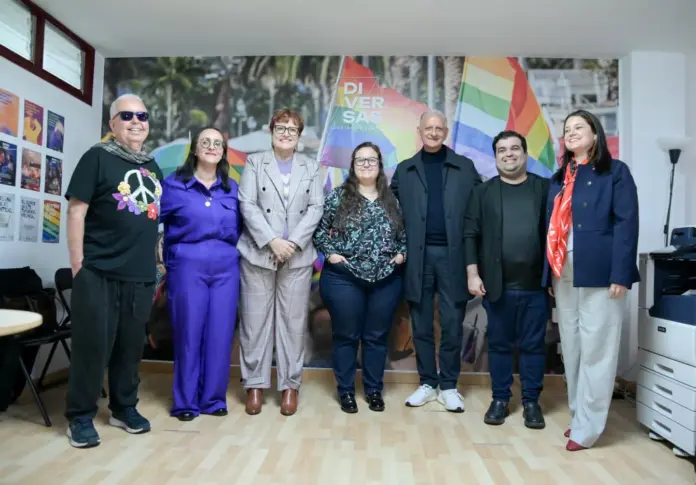 Imagen de la visita de este jueves a la Asociación Diversa