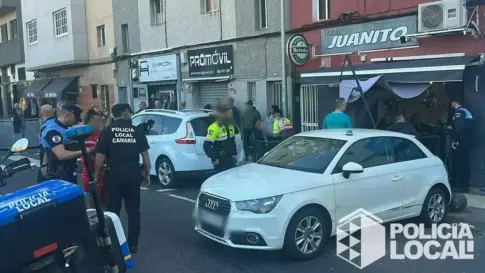 Siete heridos al colisionar un vehículo contra la terraza de un bar en Tenerife
