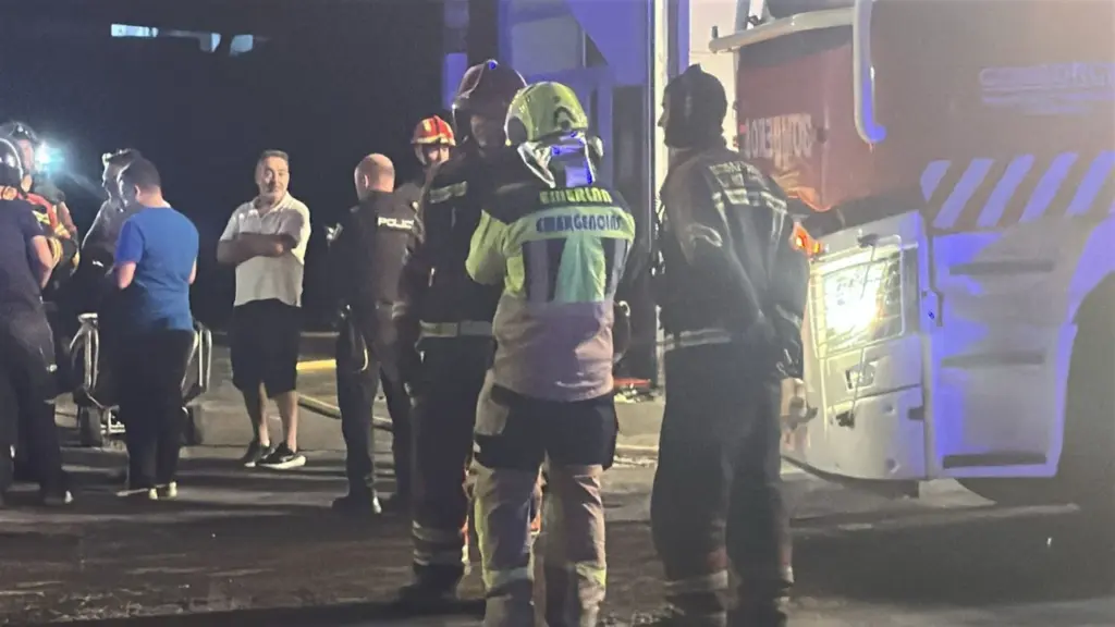 Arden 10 guaguas de la empresa concesionaria del transporte interurbano en Lanzarote