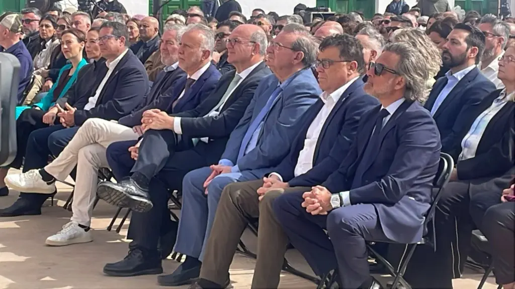 Autoridades en la declaración de la cárcel de Tefía como Lugar de Memoria Democrática