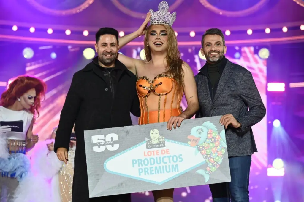 Dana Prie recibe el título de «Mejor Diva» del Carnaval de Las Palmas de Gran Canaria